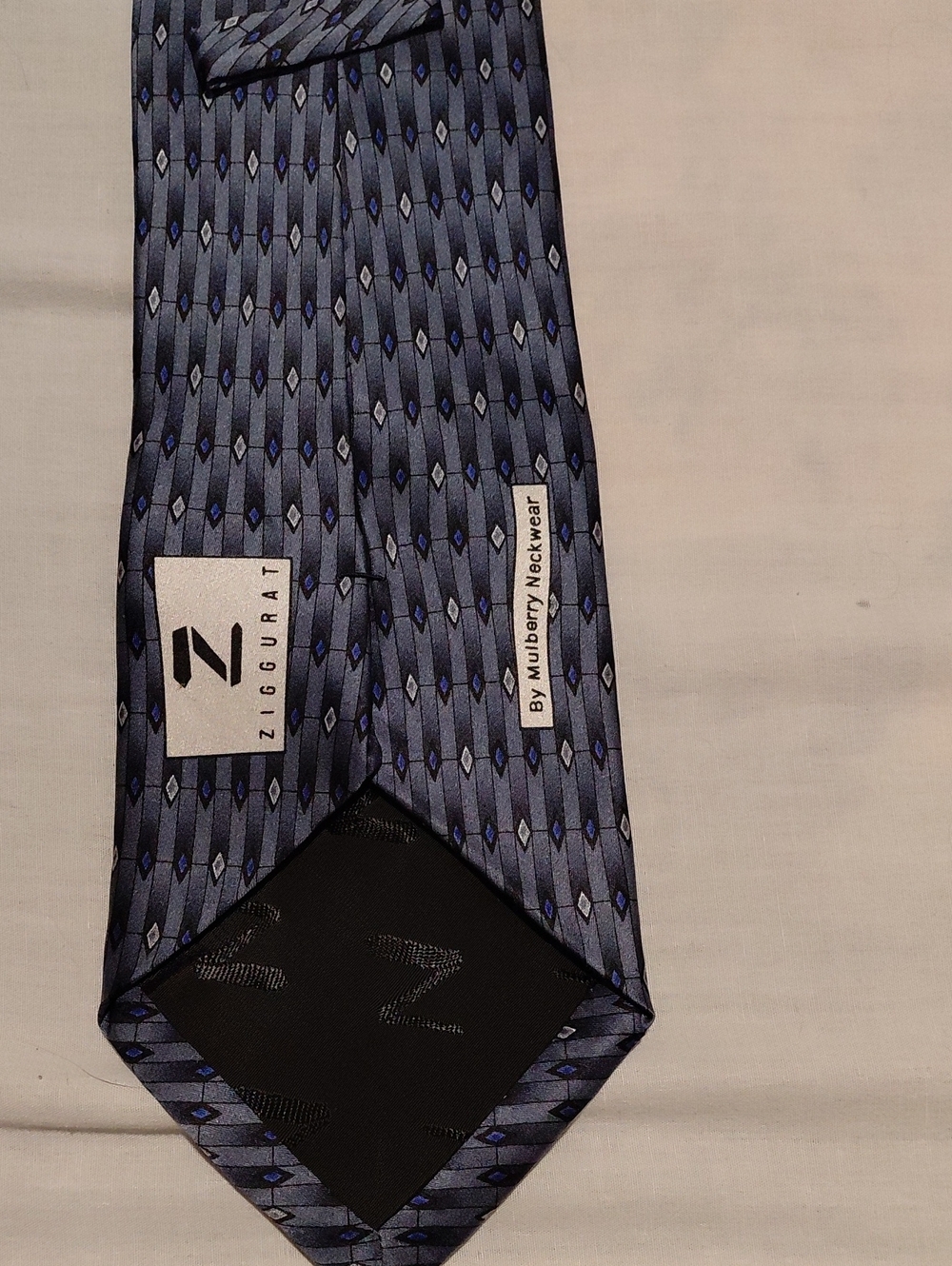 Classic Men's 100% Silk Neckties Set - Red, Blue, Black Patterns - Picture 3 of 7